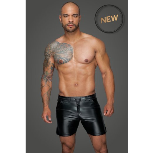 NOIR HANDMADE Shorts aus Powerwetlook in trendiger Länge Schwarz