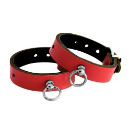 KIOTOS Schmale Leder-Handfesseln mit Mini-O-Ring Rot