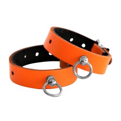 KIOTOS Schmale Leder-Handfesseln mit Mini-O-Ring Orange
