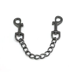 LIEBE SEELE Doppelkarabiner mit Kette aus Metall Schwarz