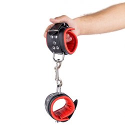 THE RED Gepolsterte Handfesseln aus Leder Schwarz/Rot