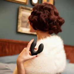 ROSY GOLD Wearable Vibrator mit Fernbedienung